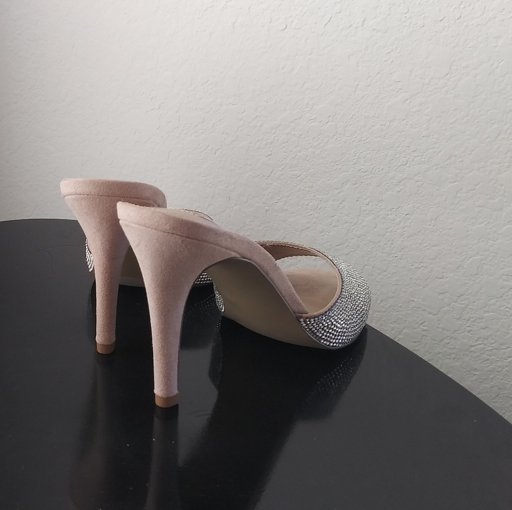 Heels - Picture 5 of 14